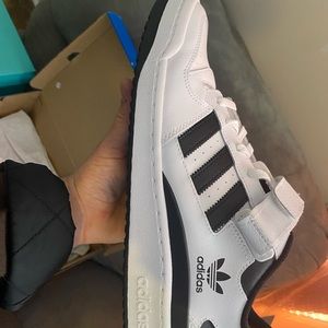 Adidas forum low